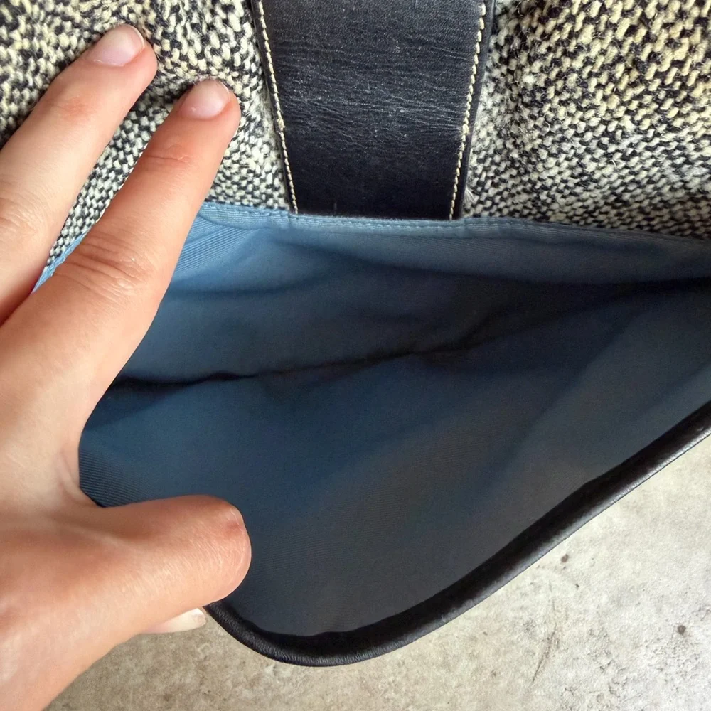 Coach F10425 Shoulder Bag - Picture 5 of 10